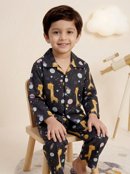Jungle Sky Giraffe – Black