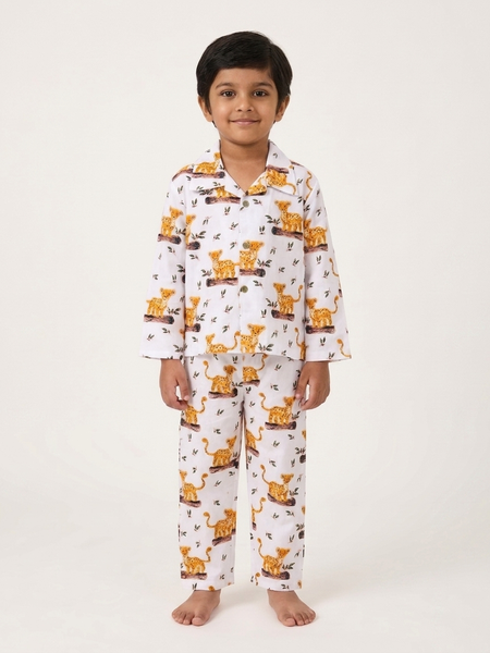 Lazy Leopard – Snow